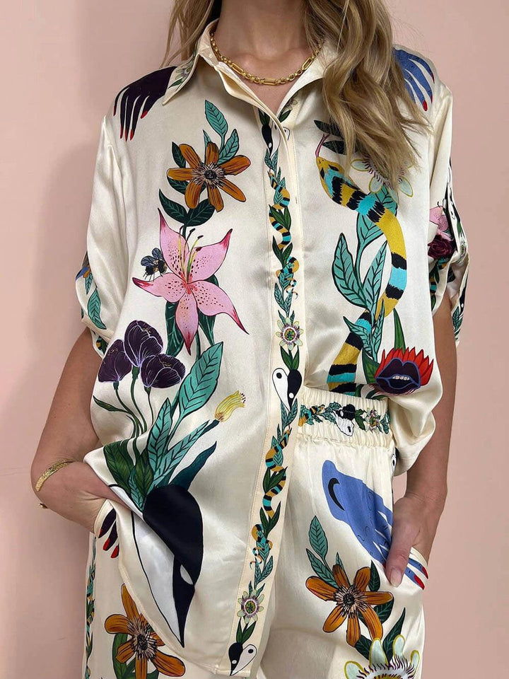 Olimpia | Completo camicia e pantaloni in satin con stampa unica, stile Resort