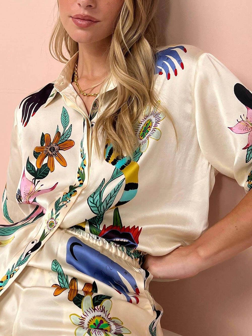 Olimpia | Completo camicia e pantaloni in satin con stampa unica, stile Resort