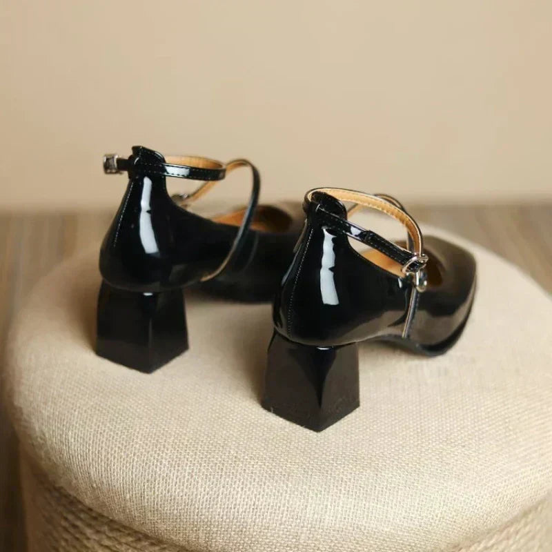 Eleganti décolleté con cinturino alla caviglia