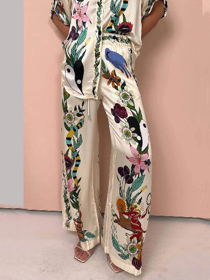 Olimpia | Completo camicia e pantaloni in satin con stampa unica, stile Resort